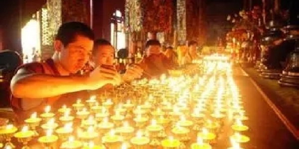 供花与供灯